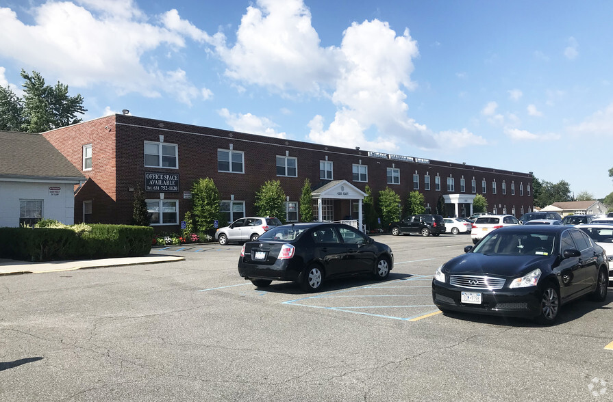 4230-4250 Hempstead Tpke, Bethpage, NY à louer - Photo principale – Image 1 sur 19