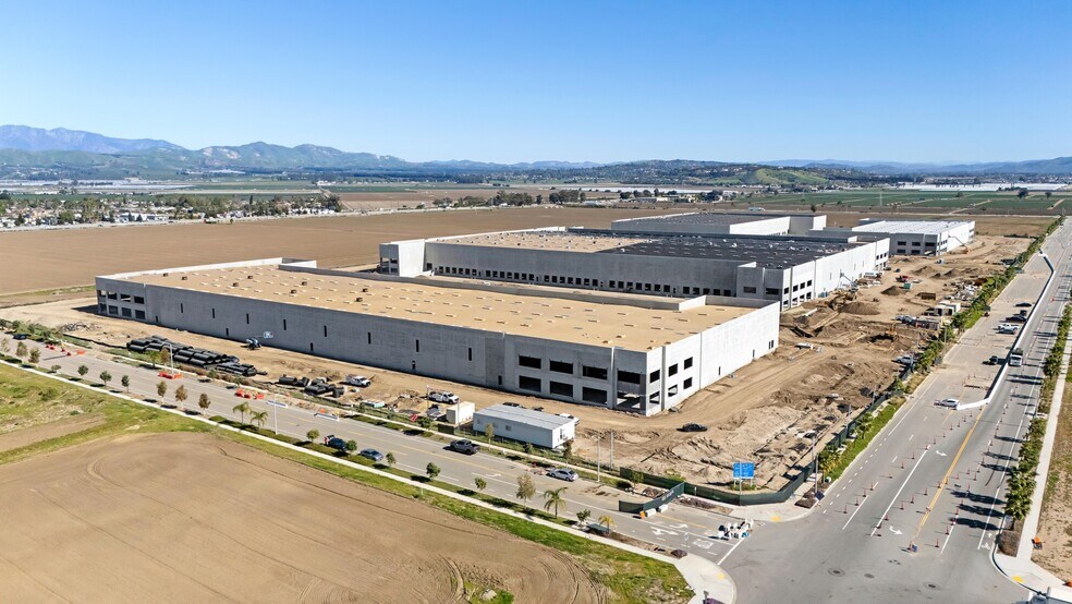 101 Logistics Ctr, Oxnard, CA à louer - Photo de l’immeuble – Image 1 sur 4