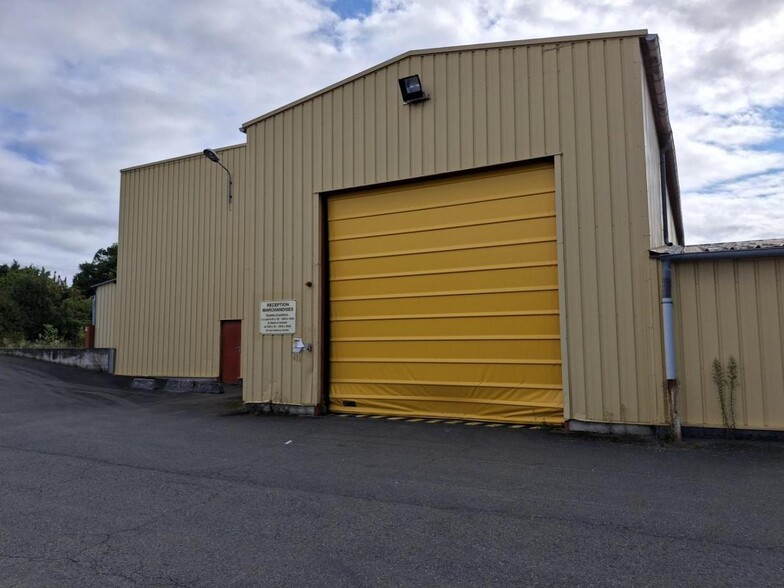 Local d’activités dans Saint-Trivier-sur-Moignans à louer - Photo de l’immeuble – Image 2 sur 7