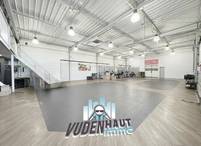 Plus de détails pour Local d'activités à louer