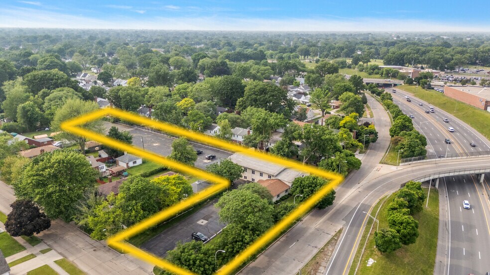 20789 Harper Ave, Harper Woods, MI à vendre - Photo de l’immeuble – Image 3 sur 17