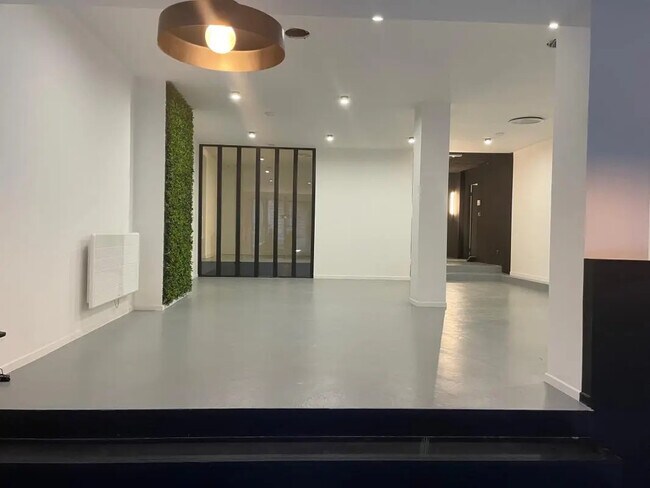 Plus de détails pour Local commercial à vendre