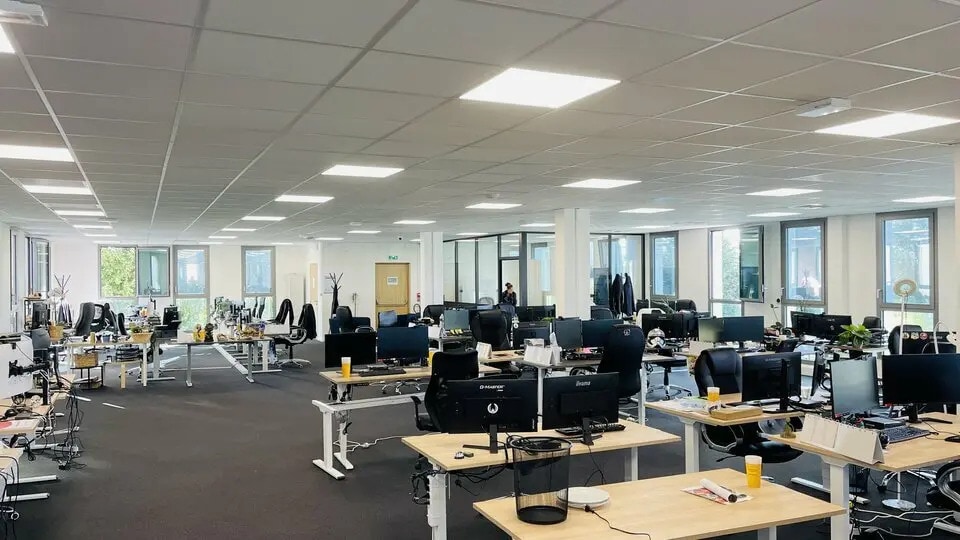 Bureau dans Saint-Martin-du-Vivier à louer - Photo de l’immeuble – Image 2 sur 13