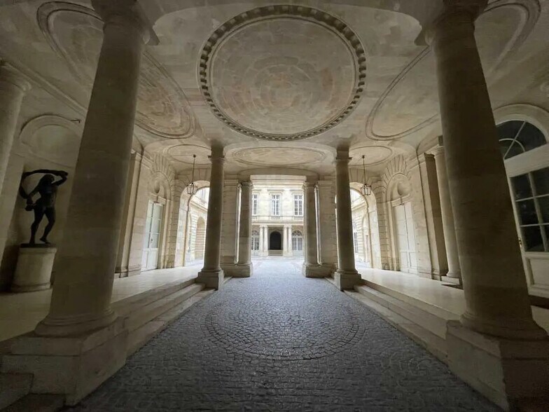 Bureau dans Bordeaux à louer - Photo de l’immeuble – Image 2 sur 7