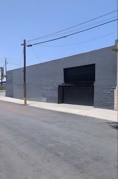 2636 S Main St, Los Angeles, CA à louer - Photo de l’immeuble – Image 2 sur 2