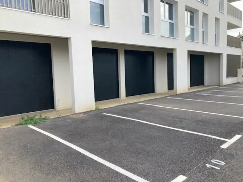 Local commercial dans Freneuse à vendre - Photo de l’immeuble – Image 3 sur 6