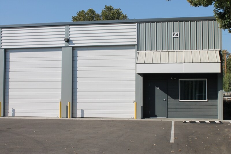 5628 W Clearwater Ave, Kennewick, WA à louer Photo de l’immeuble– Image 1 sur 13