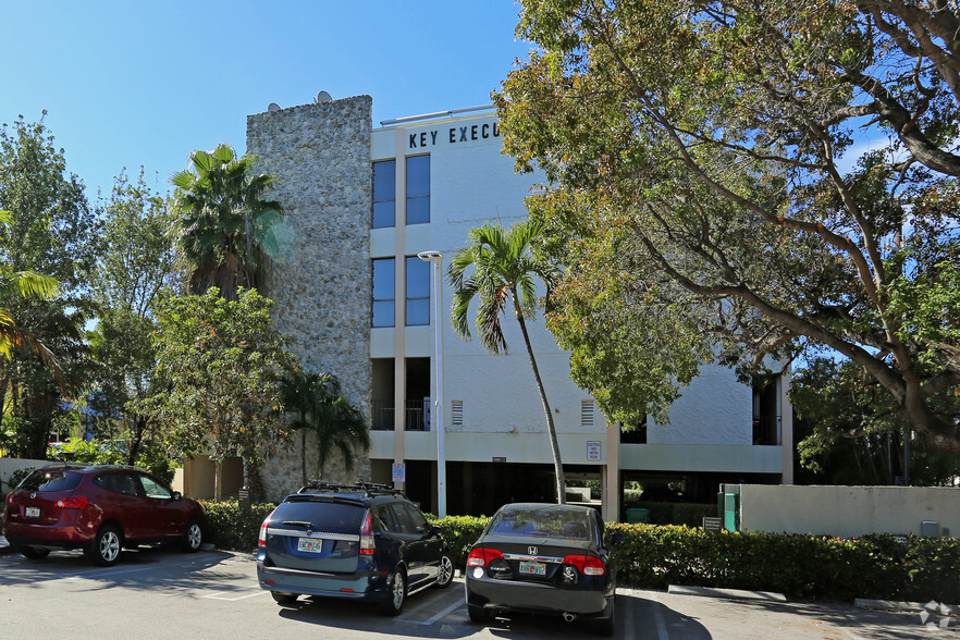 104 Crandon Blvd, Key Biscayne, FL à louer - Photo principale – Image 1 sur 15