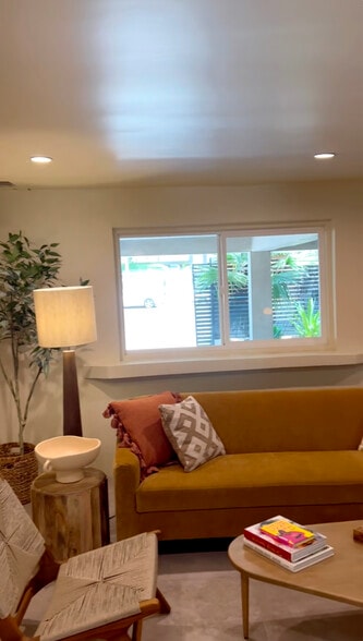 11121 Glenoaks Blvd, Pacoima, CA à louer - Photo intérieure – Image 3 sur 15