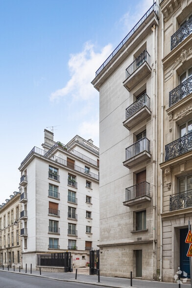 276 Boulevard Saint-Germain, Paris à vendre - Photo de l’immeuble – Image 2 sur 8