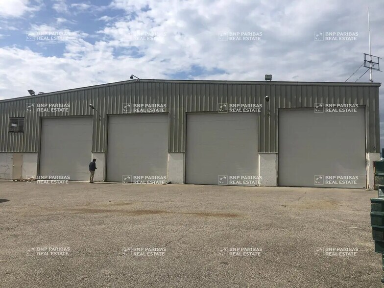 Local d'activités dans Voreppe à vendre - Photo de l’immeuble – Image 2 sur 3