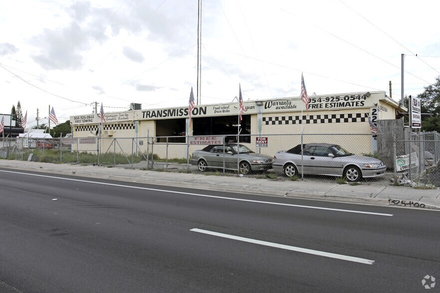 2223 Pembroke Rd, Hollywood, FL à louer - Photo de l’immeuble – Image 3 sur 26