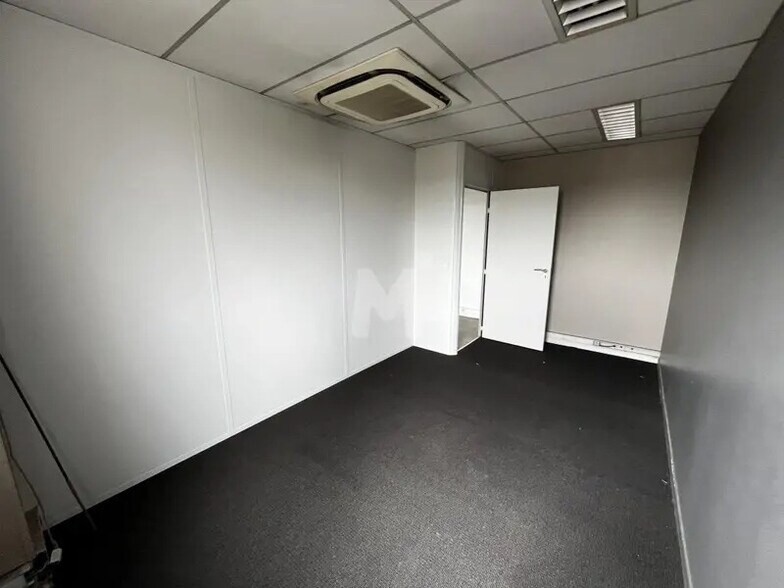 Bureau dans Viry-Châtillon à louer - Photo intérieure – Image 3 sur 17