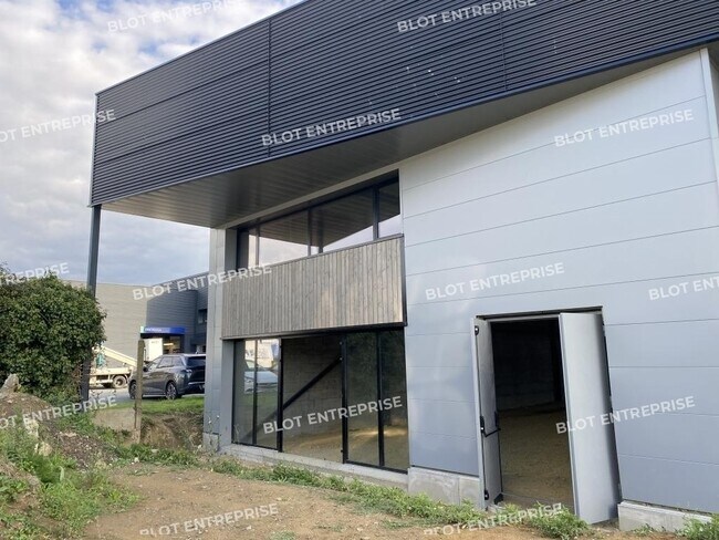 Plus de détails pour Local d’activités à vendre