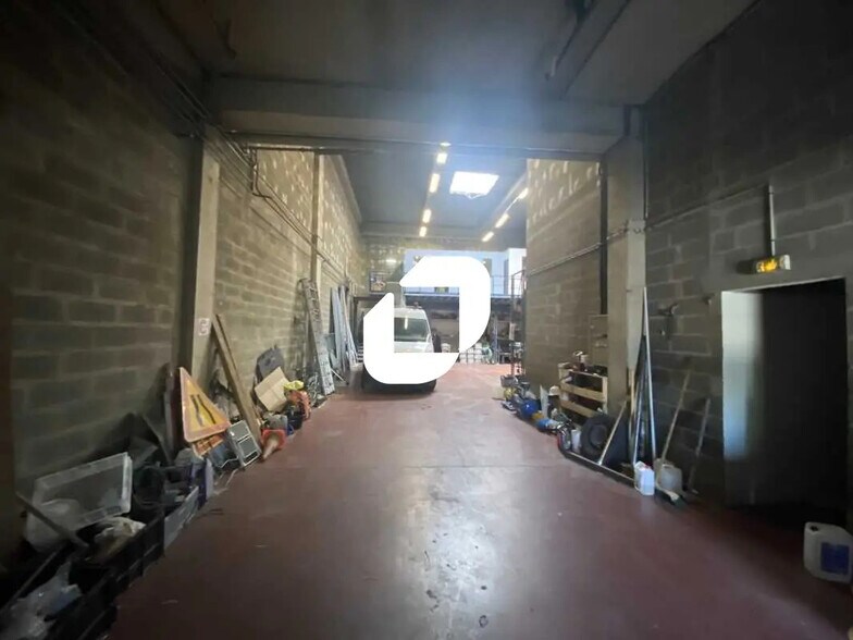 Local d’activités dans Osny à louer - Photo de l’immeuble – Image 3 sur 8