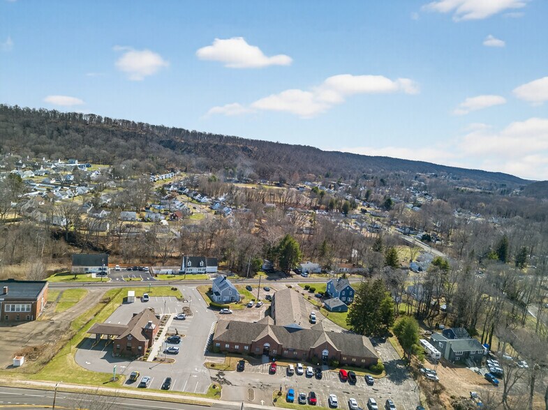 444 Foxon Rd, East Haven, CT à vendre - Aérien – Image 2 sur 43