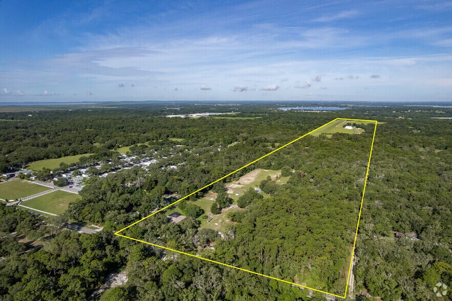 5226 Round Lake Rd, Apopka, FL à vendre - Photo de l’immeuble – Image 1 sur 19