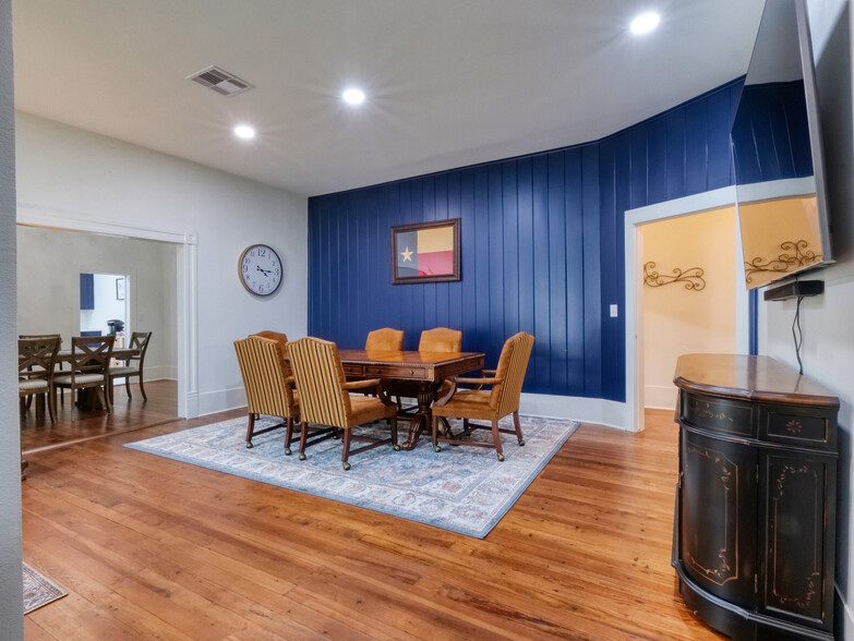 303 E Locust St, Angleton, TX à louer - Photo intérieure – Image 2 sur 24