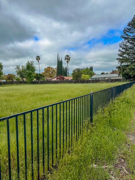 2621 Nut Tree Rd, Vacaville, CA à vendre - Photo de l’immeuble – Image 2 sur 4