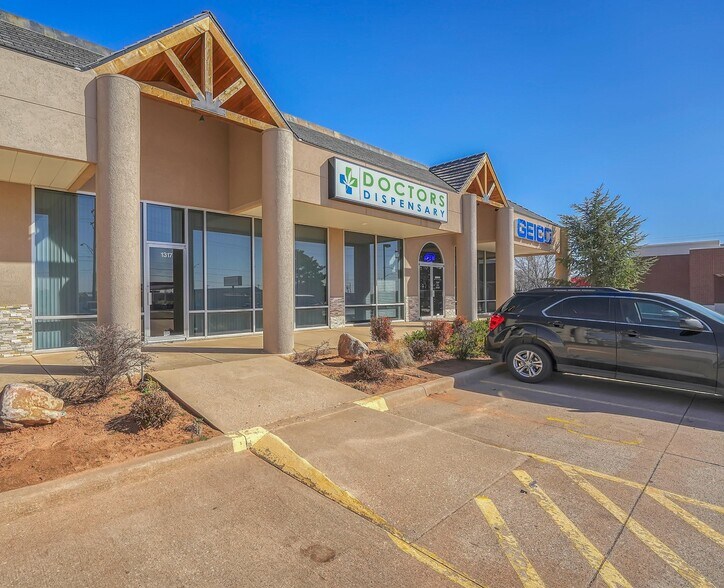 1317 NW Sheridan Rd, Lawton, OK à louer - Photo de l’immeuble – Image 2 sur 2
