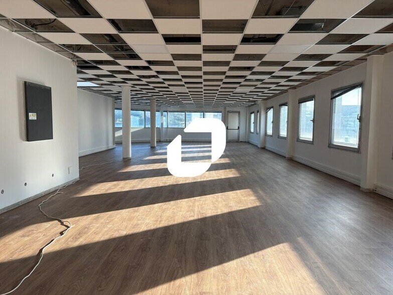 11 Rue Edison, Bron à louer - Photo intérieure – Image 3 sur 7
