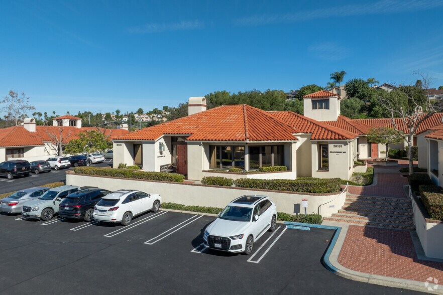 26161 Marguerite Pky, Mission Viejo, CA à louer - Photo de l’immeuble – Image 2 sur 5