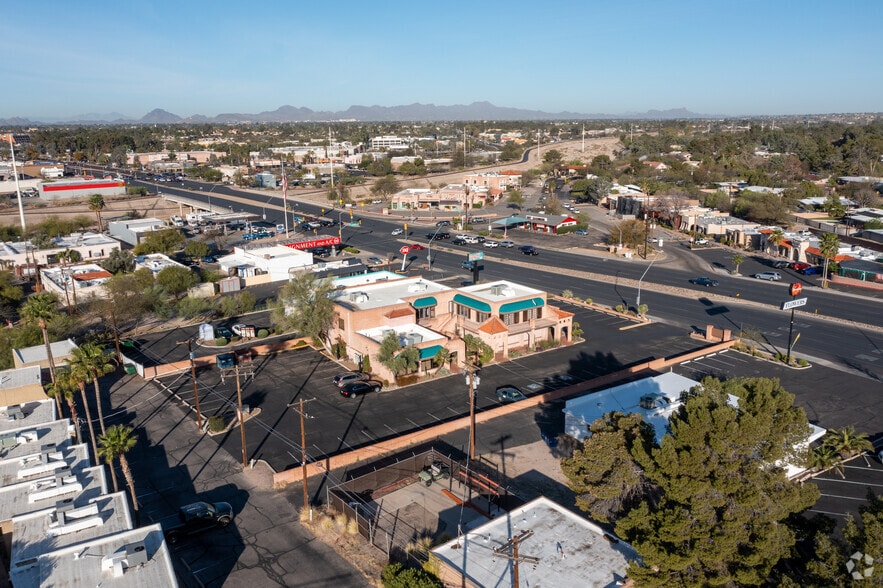 6842 E Tanque Verde Rd, Tucson, AZ à louer - Aérien – Image 2 sur 14