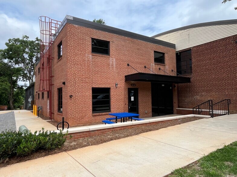 1512 Southwood Ave, Charlotte, NC à louer - Photo de l’immeuble – Image 1 sur 13
