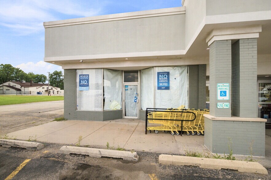 692 Theodore St, Joliet, IL à louer - Photo de l’immeuble – Image 3 sur 17