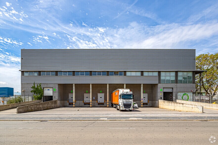 Industriel/Logistique dans Sant Boi de Llobregat, Barcelona à louer - Photo de l’immeuble – Image 1 sur 6