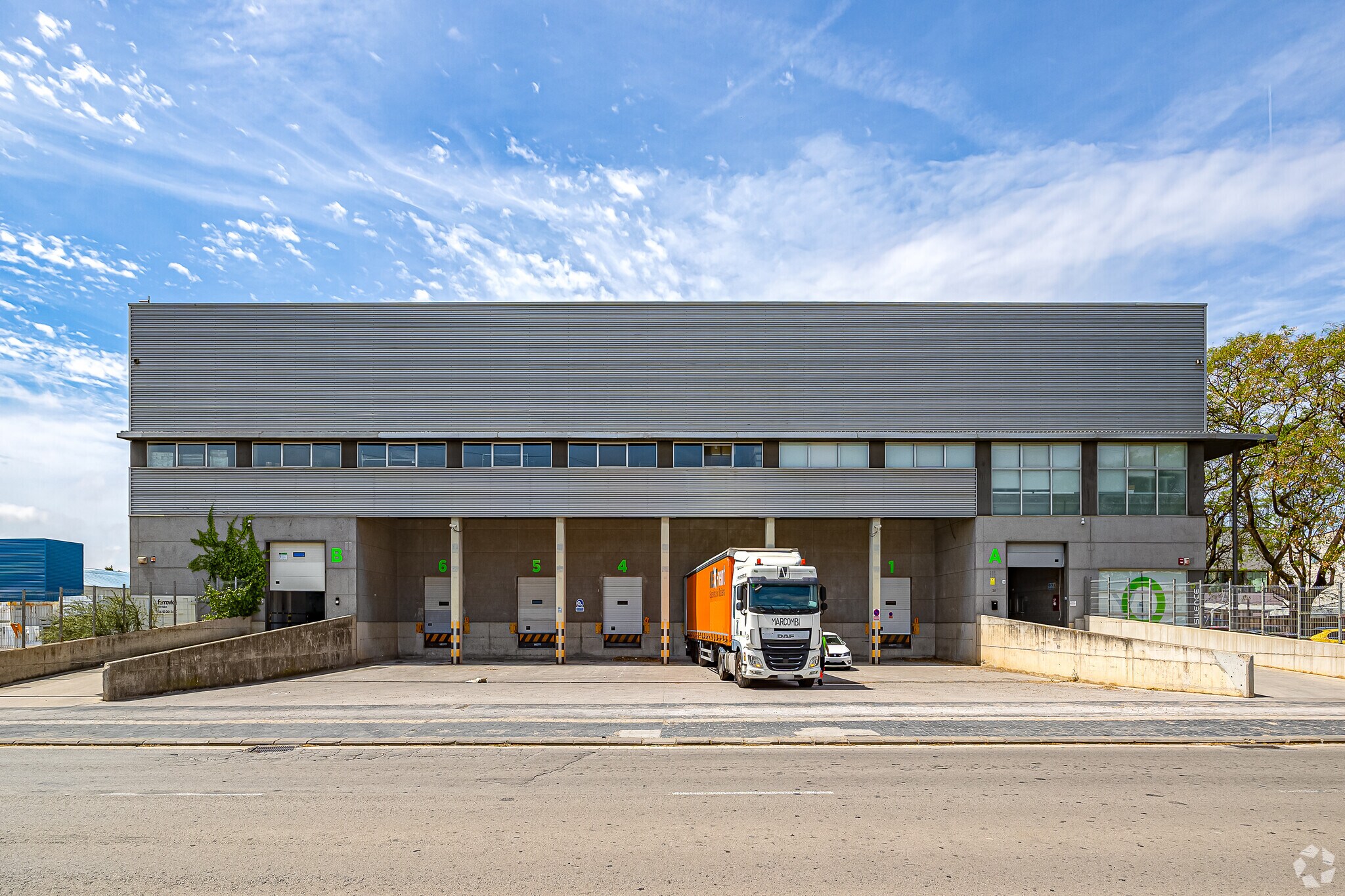 Industriel/Logistique dans Sant Boi de Llobregat, Barcelona à louer Photo de l’immeuble– Image 1 sur 7