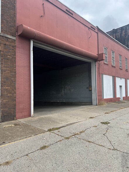 740 8th Ave, Huntington, WV à vendre - Photo de l’immeuble – Image 1 sur 45