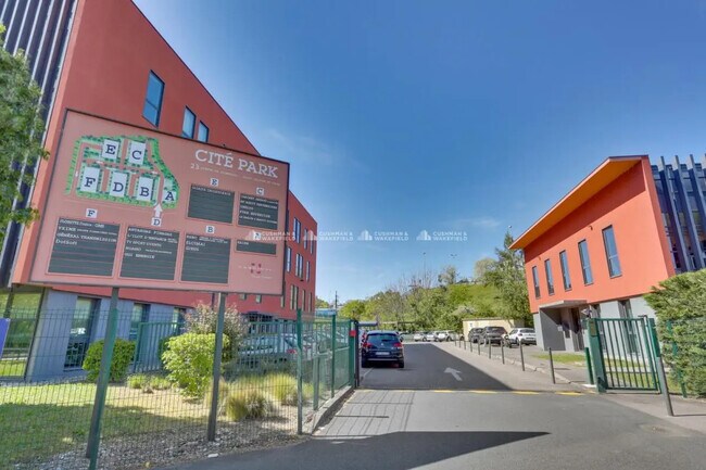 Plus de détails pour 17-23 Avenue De Poumeyrol, Caluire-et-Cuire - Bureau à louer