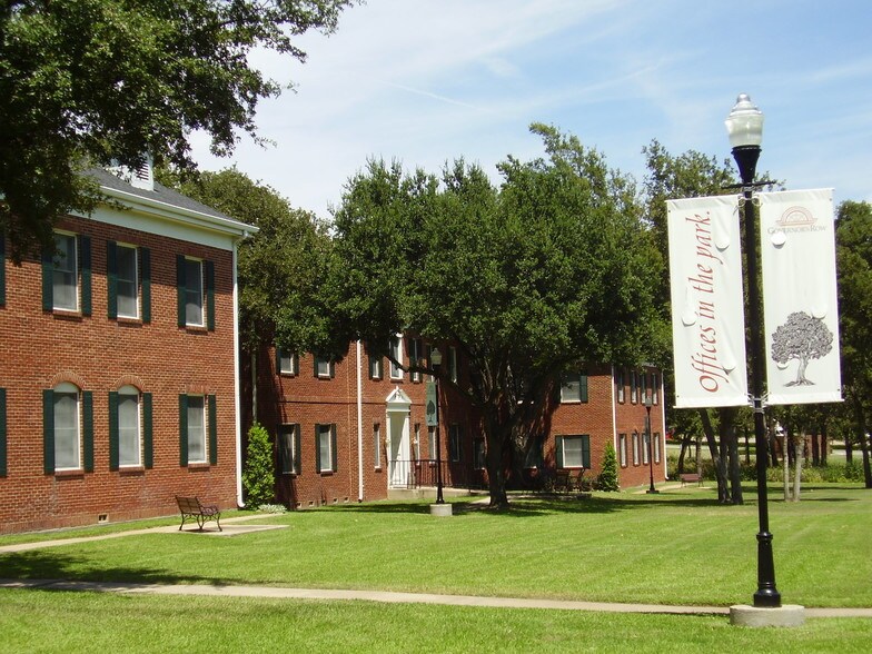 2011 E Lamar Blvd, Arlington, TX à louer - Photo de l’immeuble – Image 2 sur 5