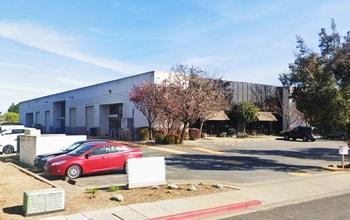 9 Hangar Way, Watsonville, CA à louer Photo de l’immeuble– Image 2 sur 10