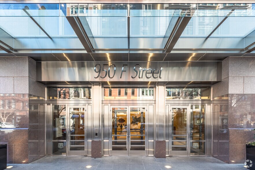 950 F St NW, Washington, DC à louer - Photo de l’immeuble – Image 3 sur 32