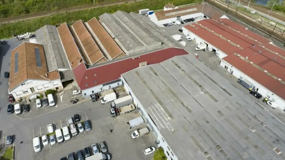 Local d’activités dans Villeneuve-Saint-Georges à louer - Photo de l’immeuble – Image 2 sur 4