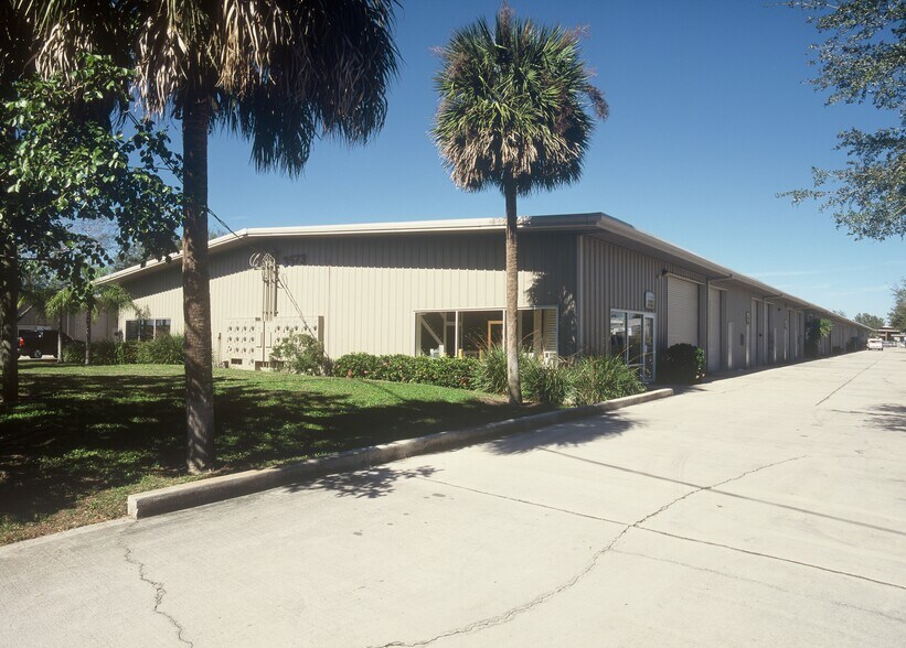 3573 Enterprise Ave, Naples, FL à vendre - Photo de l’immeuble – Image 2 sur 6
