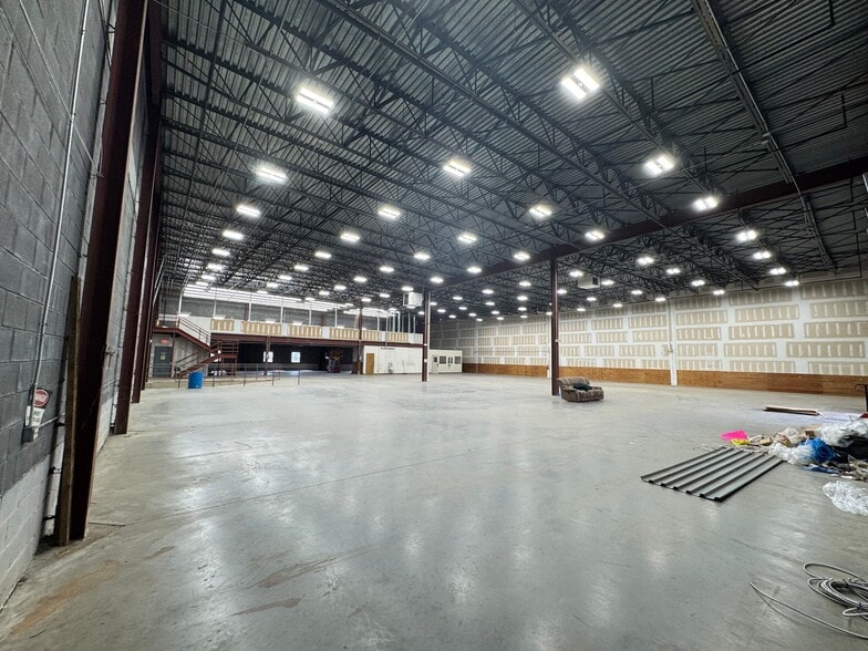 700 Business Park Dr, Freehold, NJ à louer - Photo intérieure – Image 3 sur 9