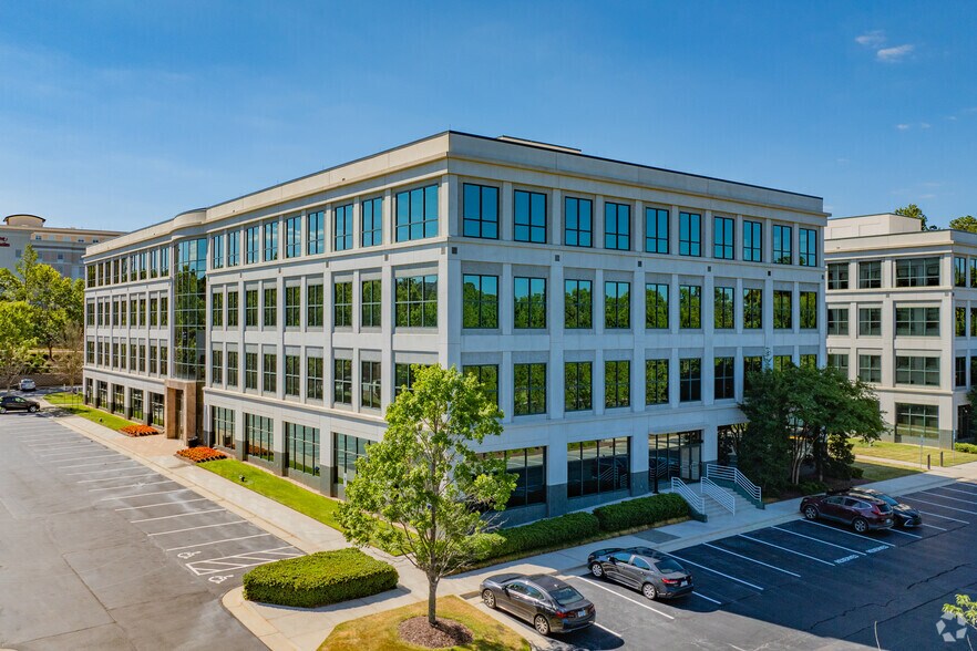 8020 Arco Corporate Dr, Raleigh, NC à louer - Photo de l’immeuble – Image 3 sur 27