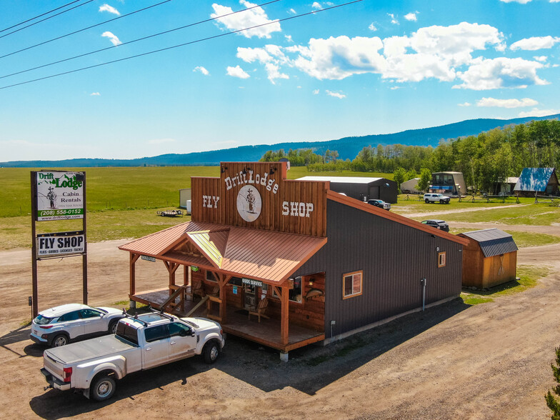 4771 N Highway 20, Island Park, ID à vendre - Photo principale – Image 1 sur 33