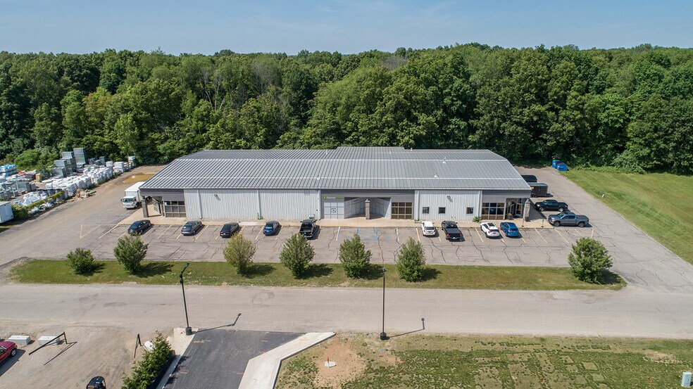 8233 Neptune Dr, Kalamazoo, MI à vendre - Photo de l’immeuble – Image 2 sur 5