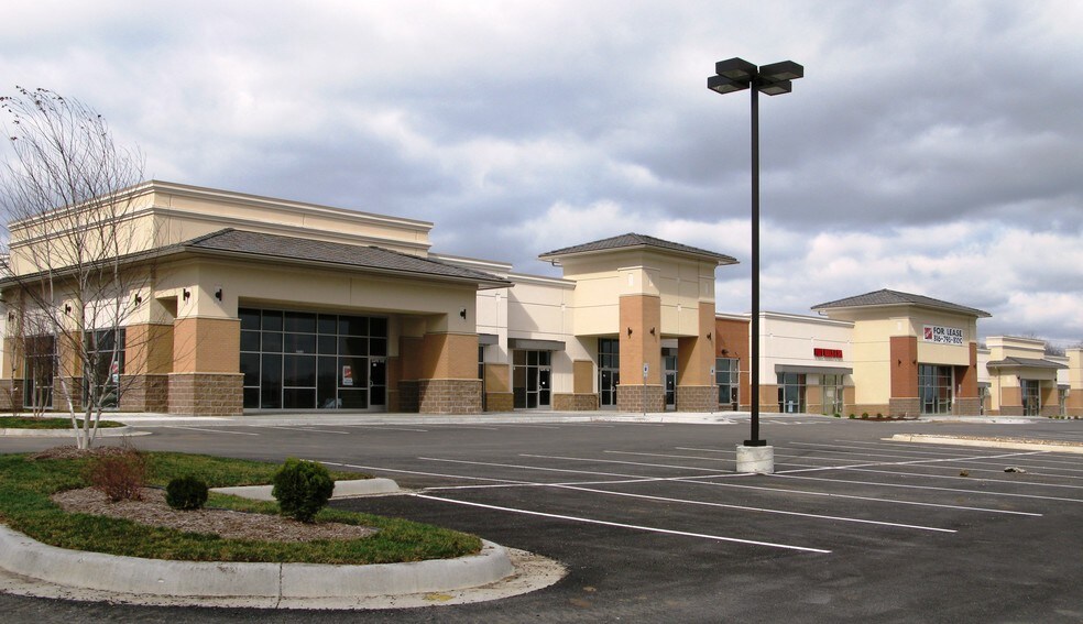 3680 NE Akin Dr, Lee's Summit, MO à louer - Photo de l’immeuble – Image 1 sur 12