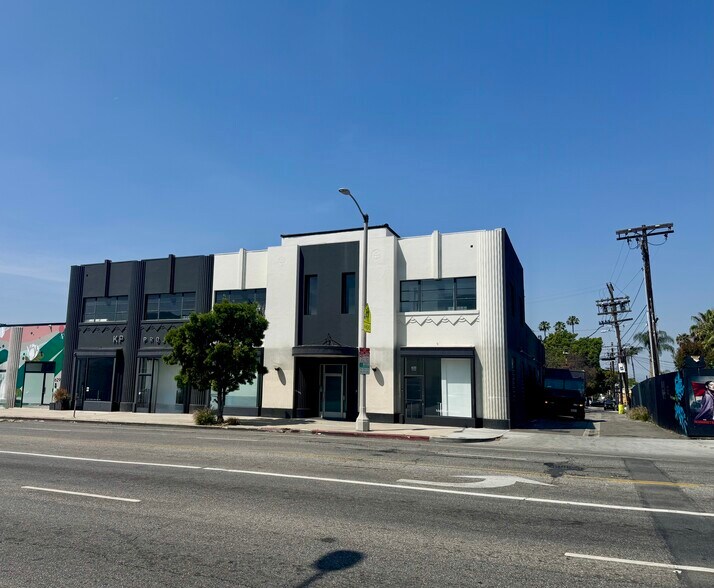 633 N La Brea Ave, Los Angeles, CA à louer - Photo de l’immeuble – Image 2 sur 4