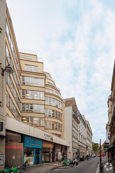 10 Rue Du Colisée, Paris à louer - Photo de l’immeuble – Image 2 sur 4