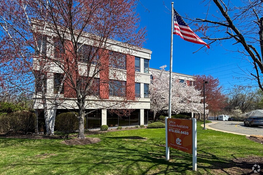 26 Main St, Chatham, NJ à louer - Photo de l’immeuble – Image 1 sur 3