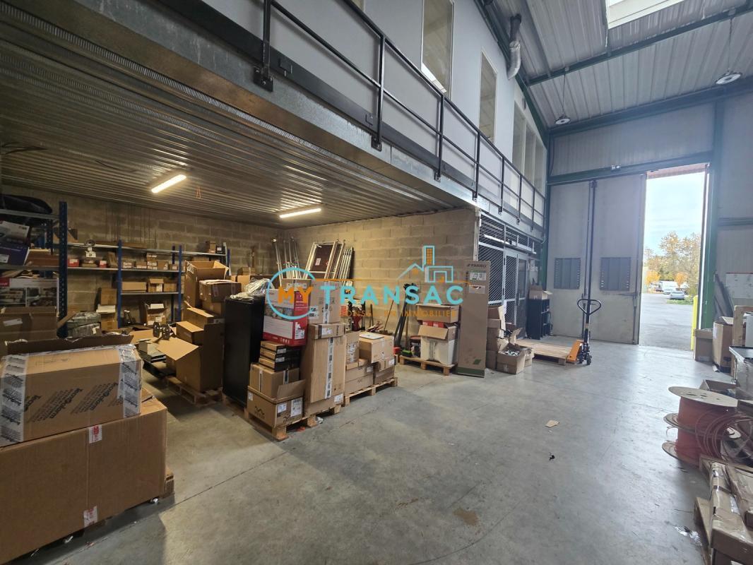 Industriel/Logistique dans Saint-Thibault-des-Vignes à vendre Photo intérieure– Image 1 sur 18