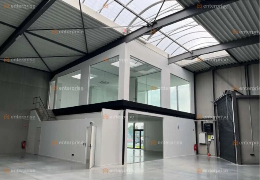 Local d’activités dans Seclin à louer - Photo de l’immeuble – Image 2 sur 4