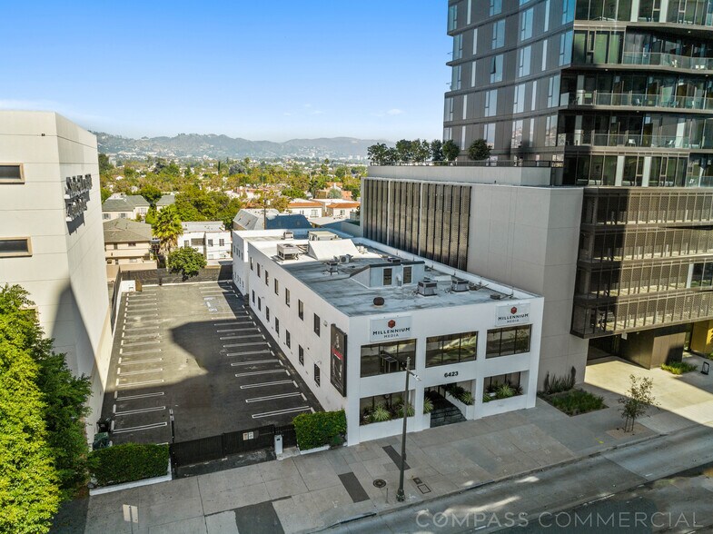 6423 Wilshire Blvd, Los Angeles, CA à louer - Photo de l’immeuble – Image 2 sur 31