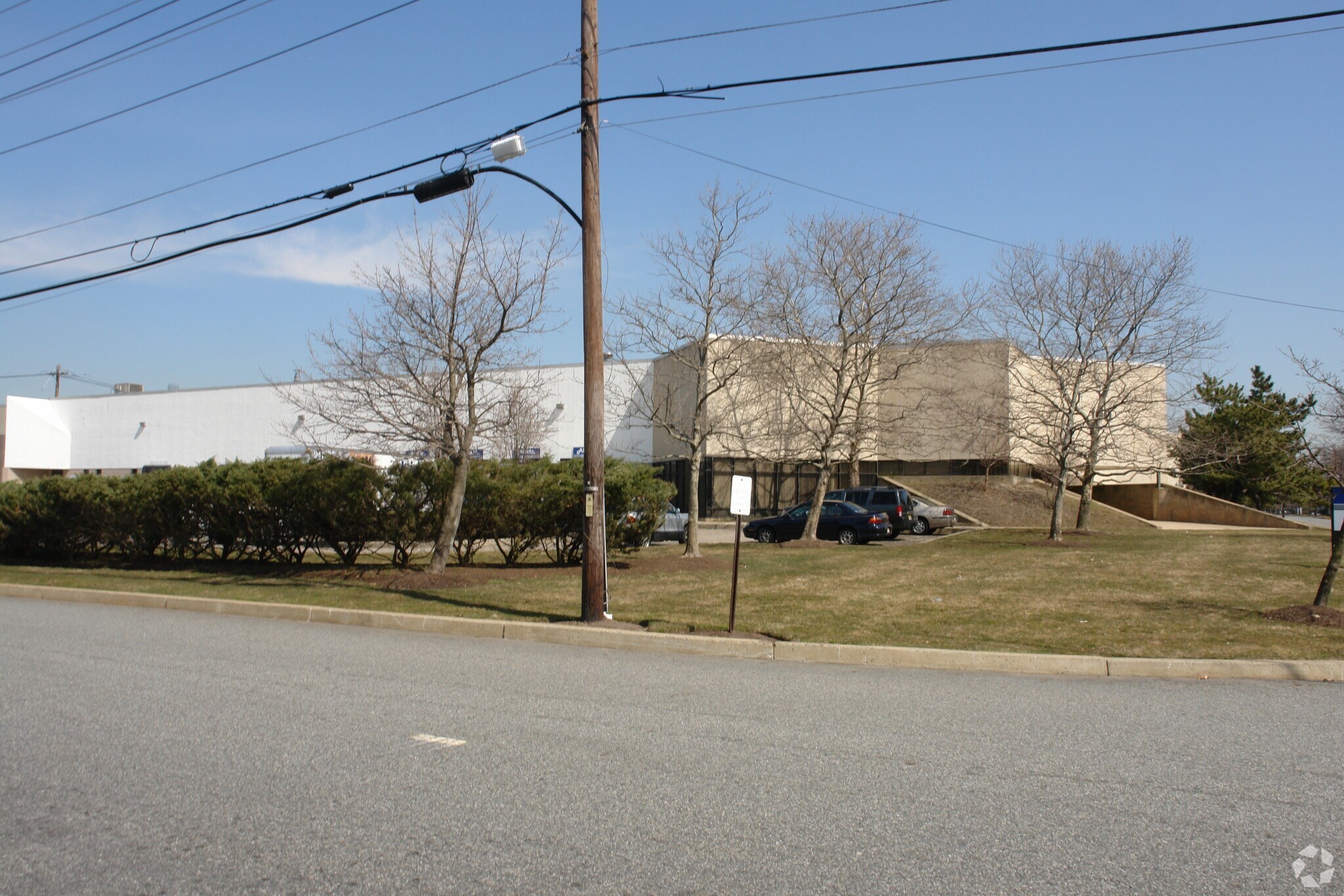 100 Newfield Ave, Edison, NJ à louer Photo de l’immeuble– Image 1 sur 4